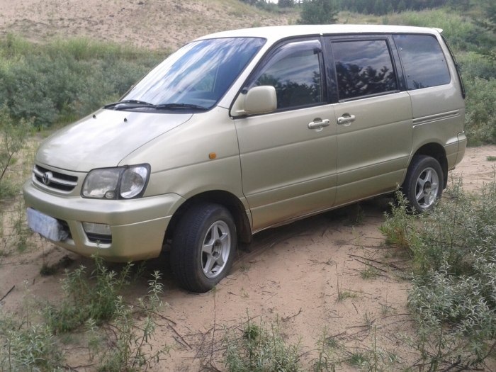 Тойота лит айс 2003