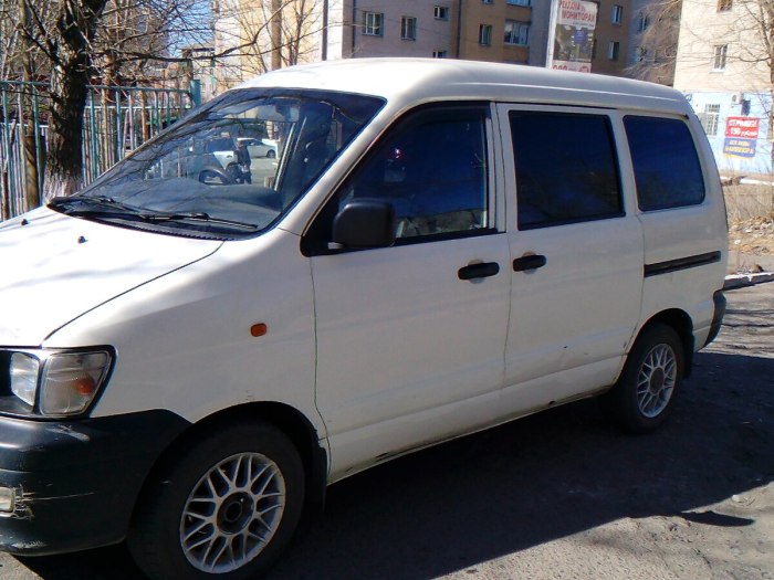 Тойота лит айс 2012