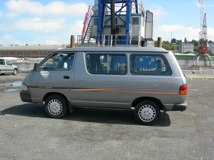 Toyota Lite Ace 2