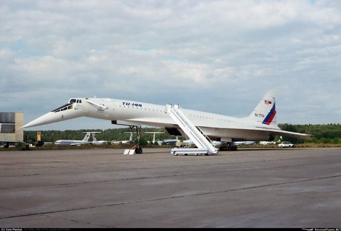 Самолет ту 144