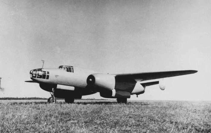 1947первый полёт первого реактивного бомбардировщика ту-12.
