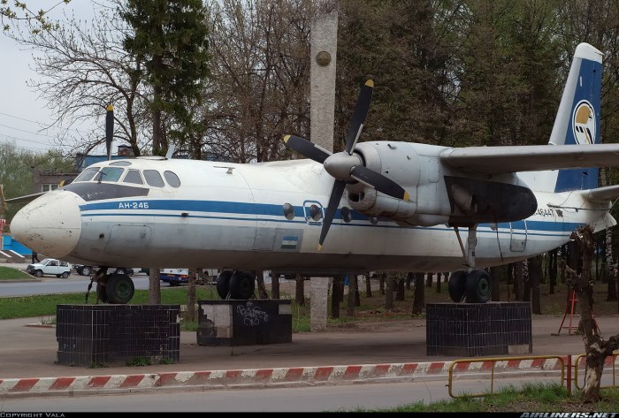 Памятник АН 24 В Уфе