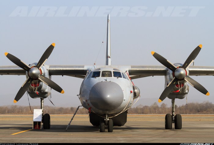 АН-26 военно-транспортный самолёт