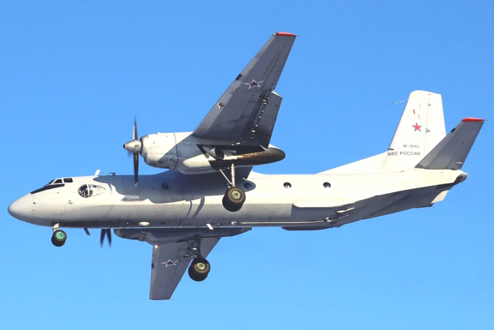 АН-26 военно-транспортный самолёт