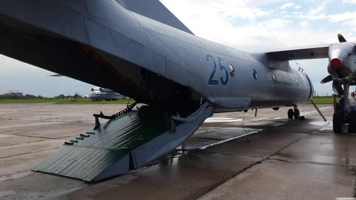 АН-26 транспортный самолёт
