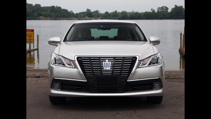 Toyota Crown s210 Royal