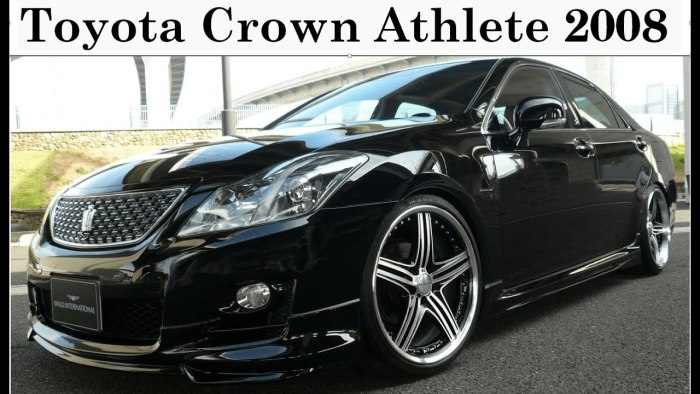 Toyota Crown athlete