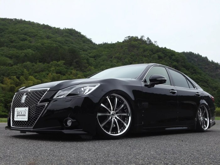 Toyota Crown athlete 2014