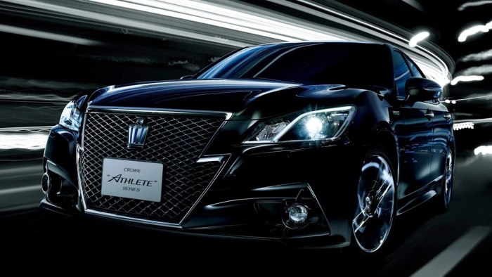 Toyota Crown 210 athlete