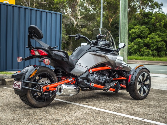 Трицикл BRP can-am Spyder