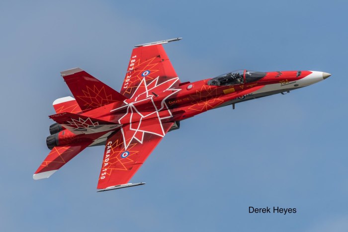 Як-130 красный