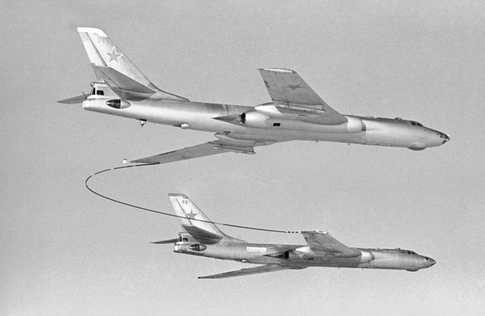 Ту-16 реактивный самолет