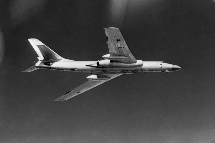 Бомбардировщик реактивный ту-16