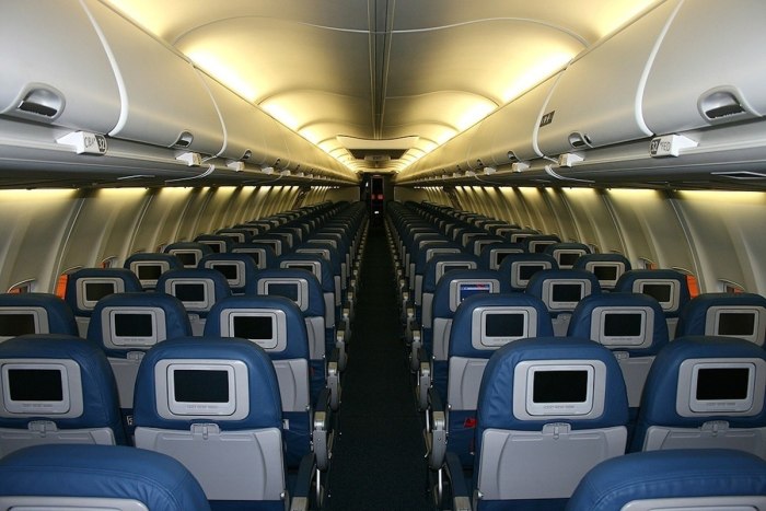 Самолёт Boeing 737-800 салон