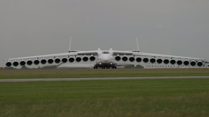 АН-225 И a380