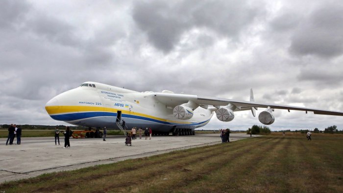 АН-225 Мрия кабина