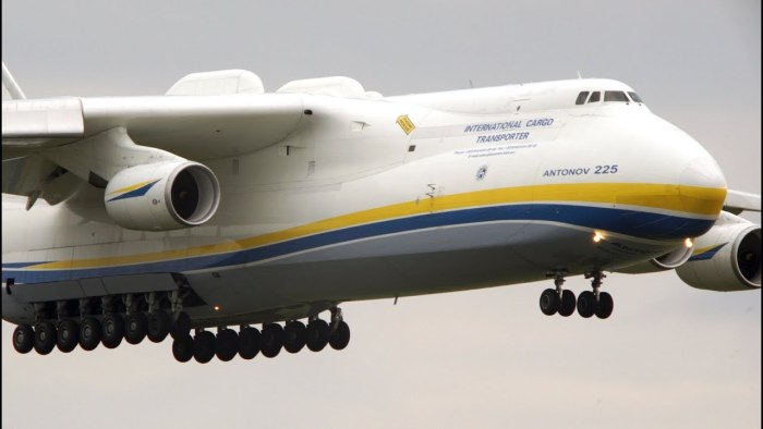 АН-225 Мрия кабина