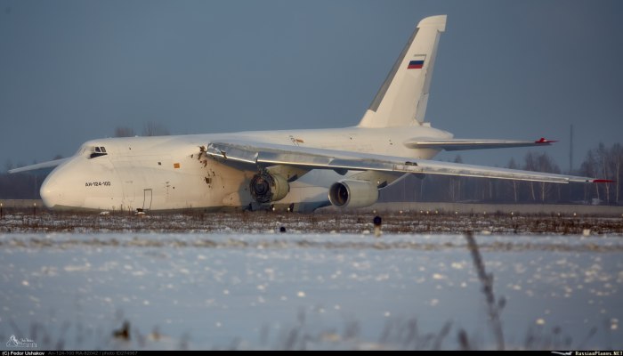 АН 124 82042