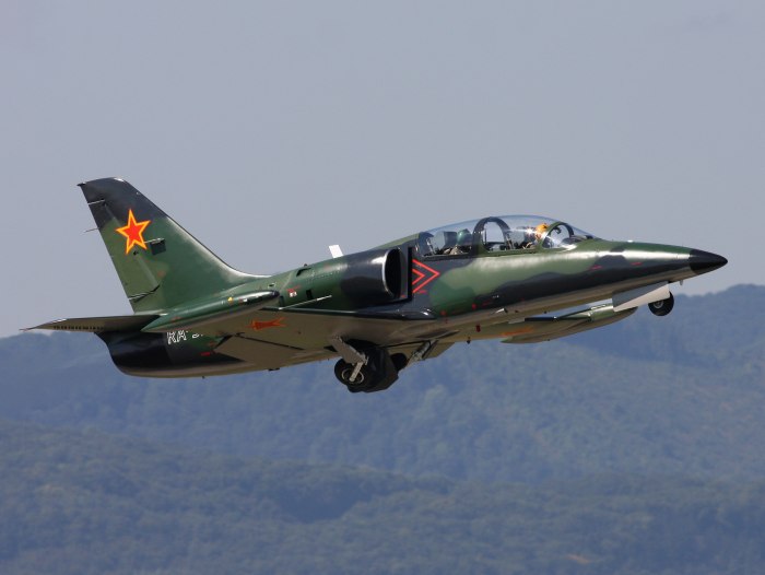 Самолет чешский л 39