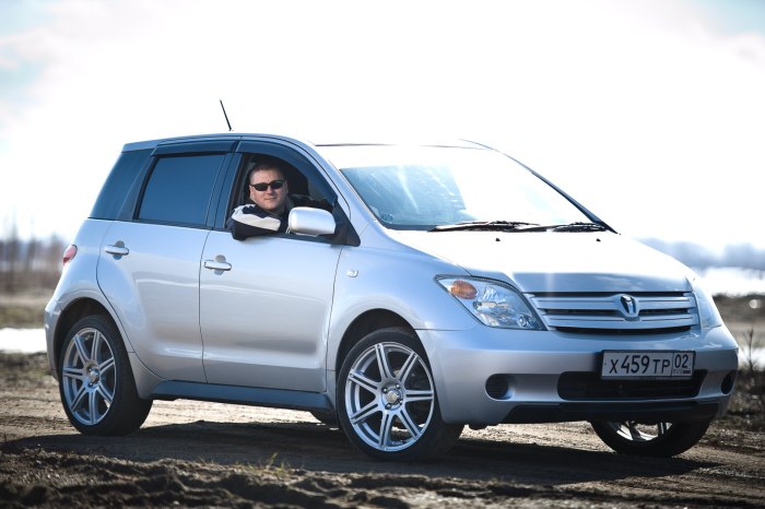 Toyota ist 2 поколение
