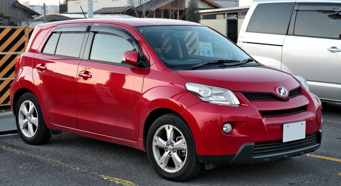 Toyota ist 2 поколение