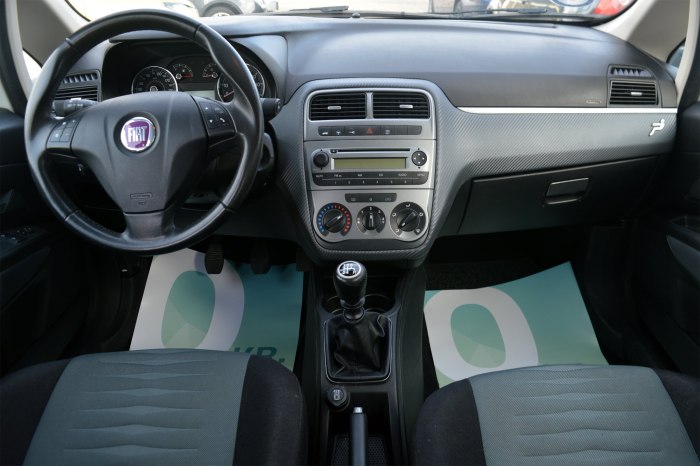 Fiat grande punto 2007 салон