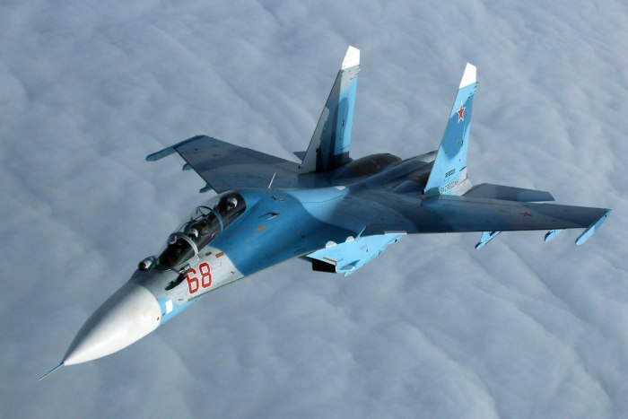 Истребитель Су-27