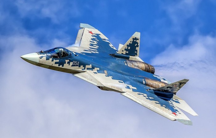 Военный самолет Су 57