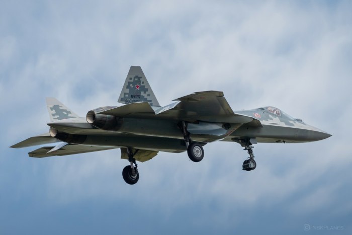 Истребитель 5 поколения России Су-57