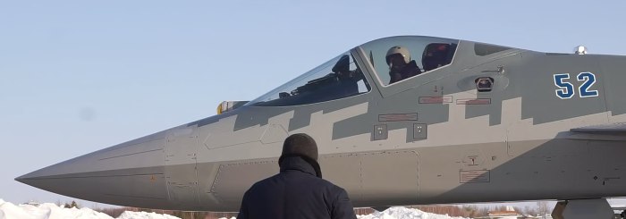 Военный самолет Су 57