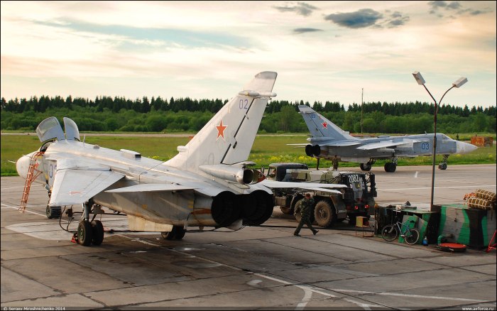 Су 24 на аэродроме