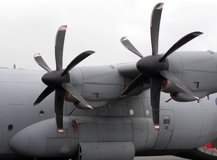 Самолет c-130 Hercules Propeller