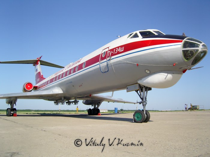 Ту-134 пассажирский самолёт