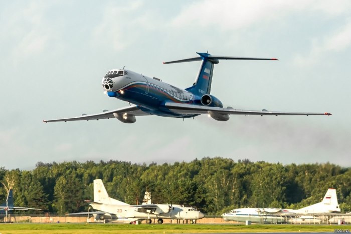 Ту-134 пассажирский самолёт