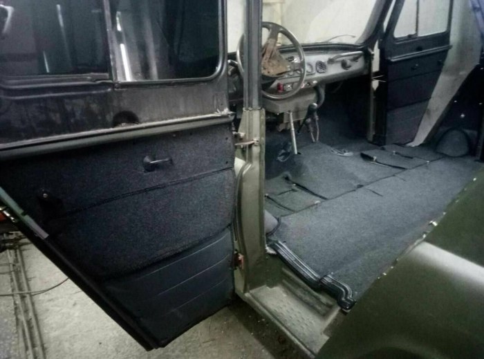 Держатели обшивки пола УАЗ-469 Хантер
