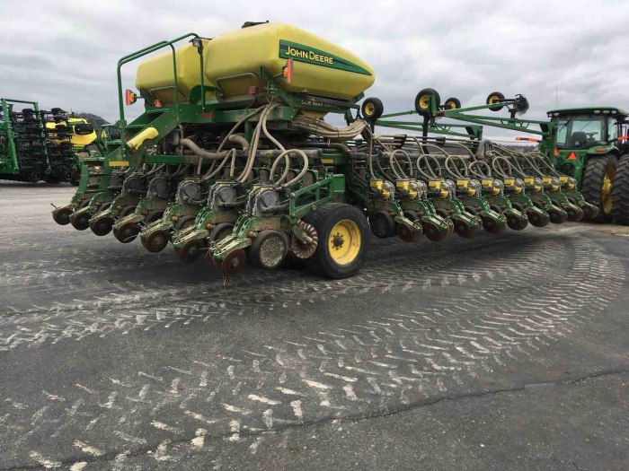 Пропашные сеялки John Deere