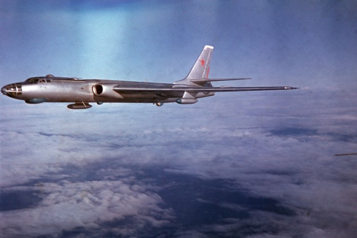 Ту-16 реактивный самолёт бомбардировщики