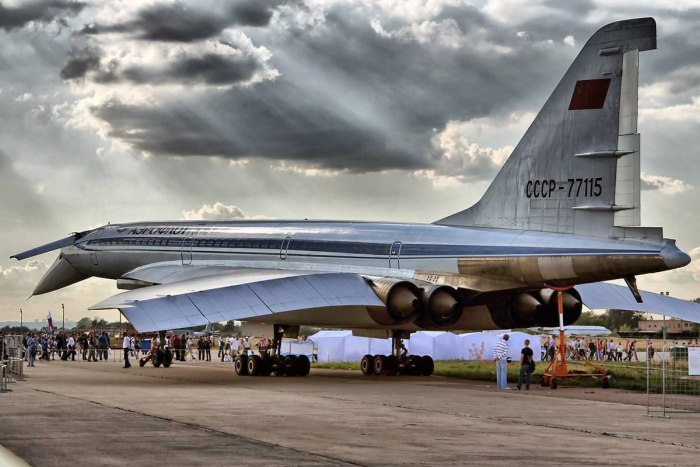 Самолет ту 144