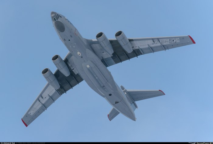 Военный самолет ил 76