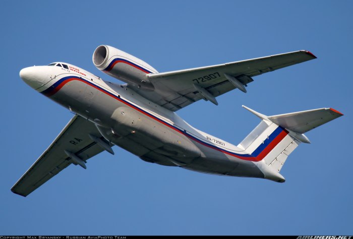 АН 72 С одной турбиной на крыле