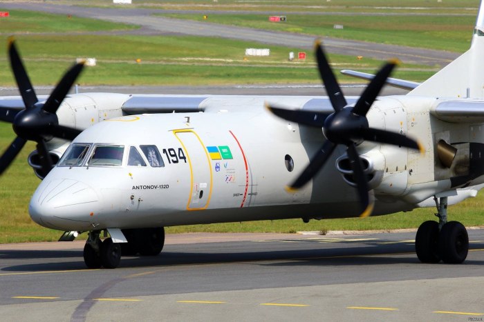 АН-132 транспортный самолёт