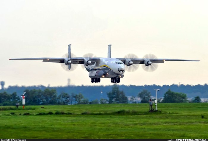 АН-22 военно-транспортный самолёт
