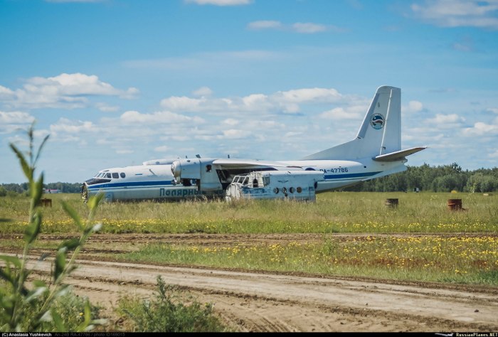 Самолет АН 24 Полярные авиалинии