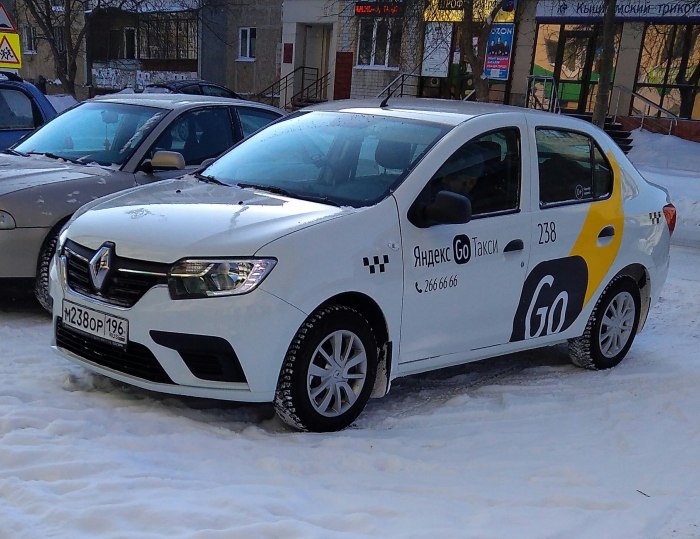 Рено Логан 2014 белый такси