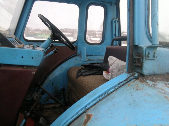 Трактор МТЗ 80 салон