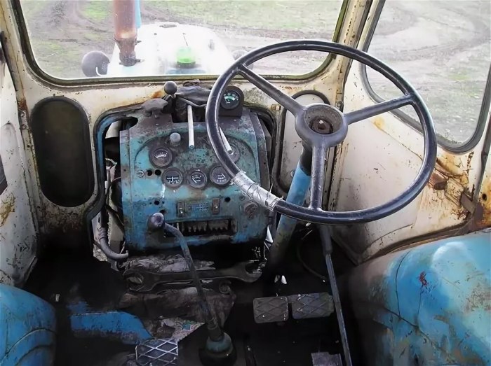 Трактор МТЗ 80 салон