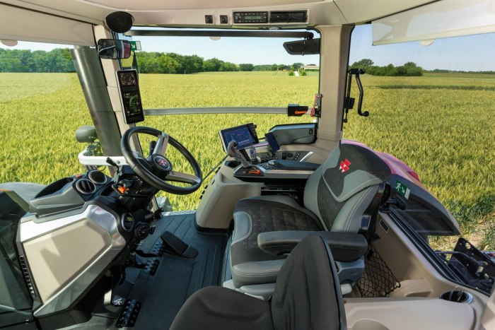 Massey Ferguson 8s 305