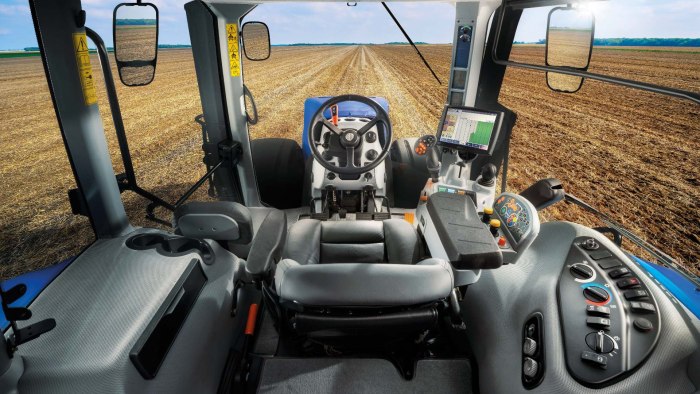 Трактор New Holland t8