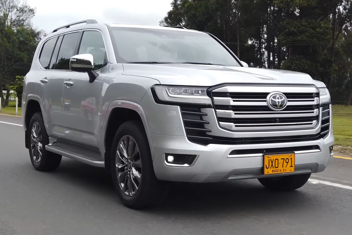 Toyota Land Cruiser 300 Silver