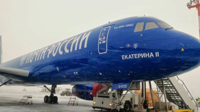 Самолет почта России ту-204